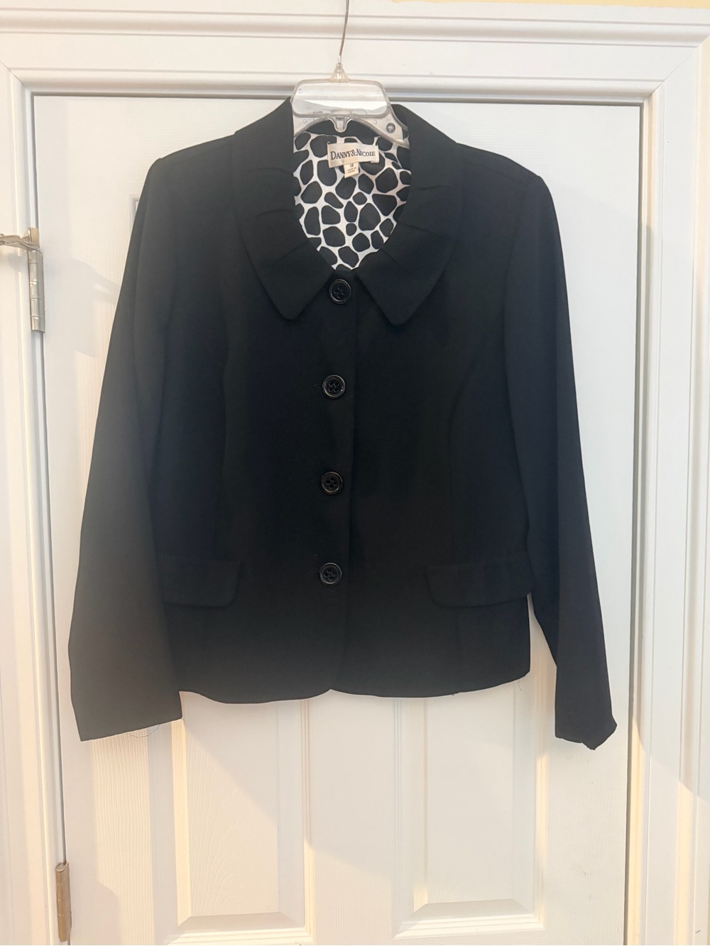 Ladies Size 18 "Danny & Nicole" Black Button-Front Women's Blazer GUC